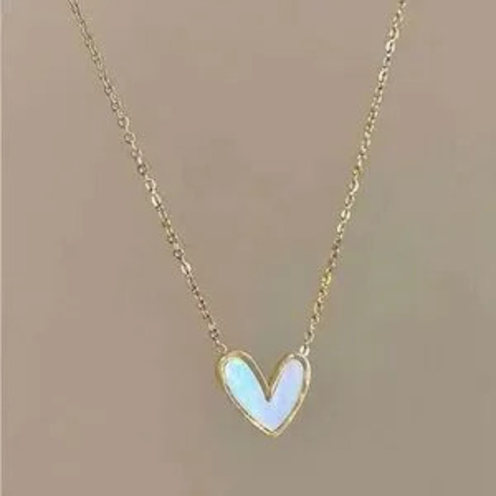 Gold Minimalist Heart Necklace